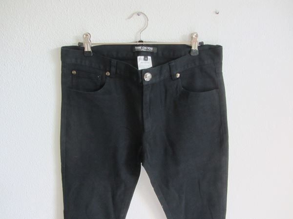 Jeans: FAME ON YOU Paris - Jeans schwarz S – D'occasion à Zürich par Diazaio 1