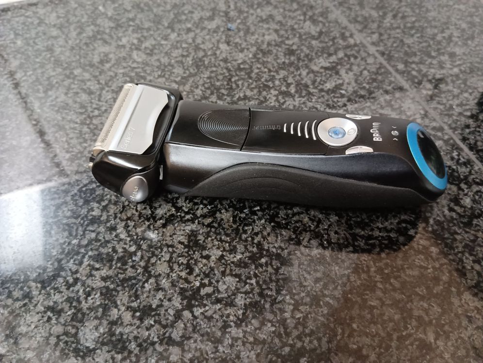 Rasierer + Reinigungsstation Braun Series 7 Kaufen auf Ricardo