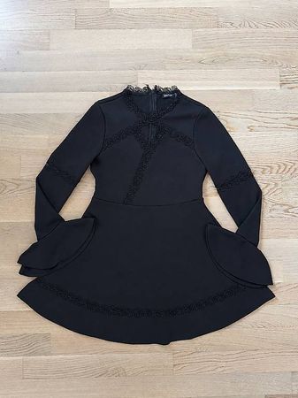 Kleid mit Spitze & Trompetenärmeln - Gr. 36 - Schwarz