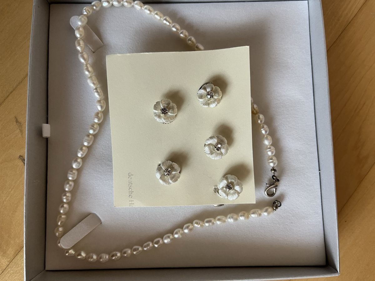 Catenine: Elegante Perlenkette und Haarschmuck – Usato da Bottenwil venduto da Guguseli014