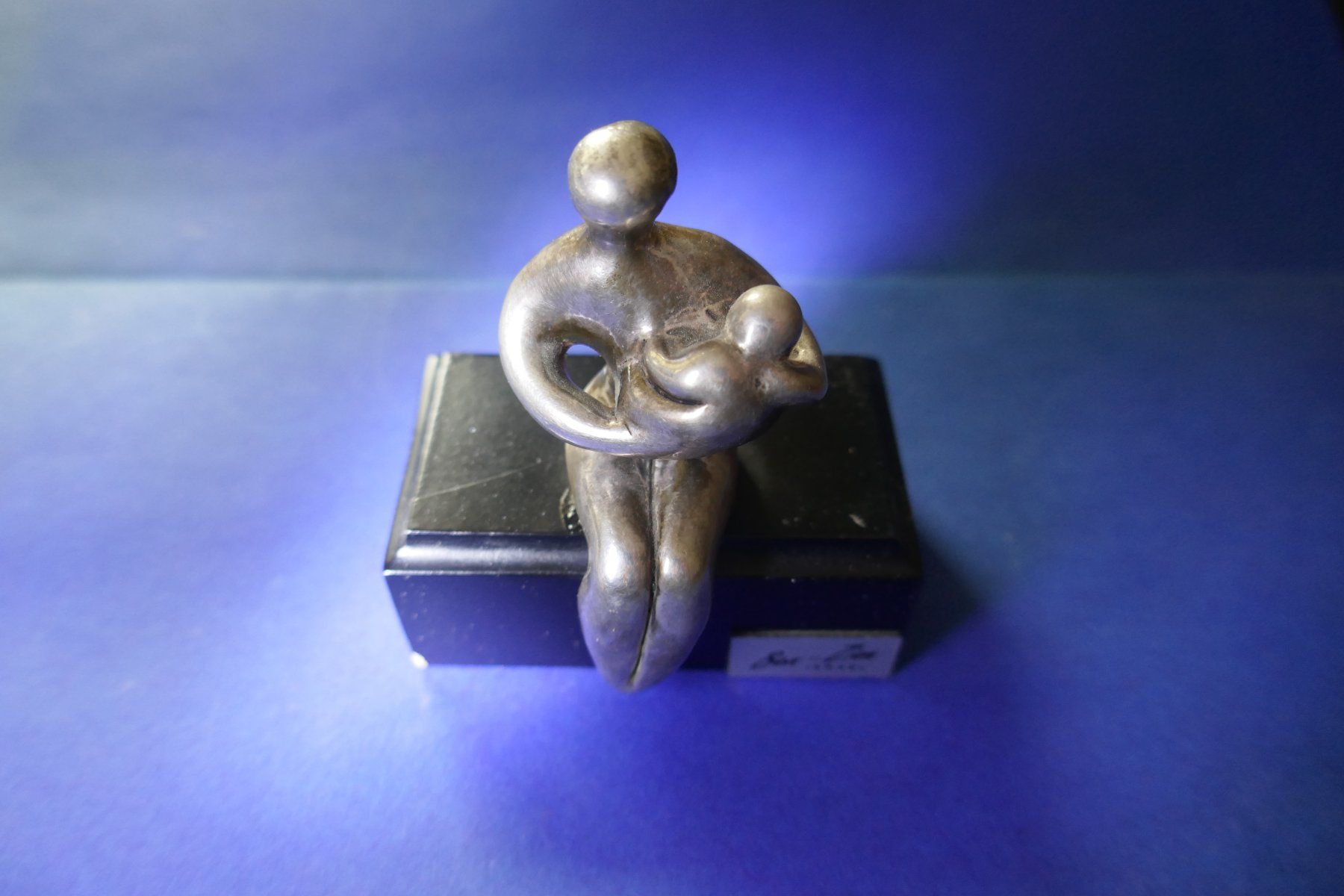 Skulpturen & Statuen: Silber  925 Mutter mit Kind  auf Holzsockel siehe Bilder – Gebraucht aus Neuwilen von Sommervog1