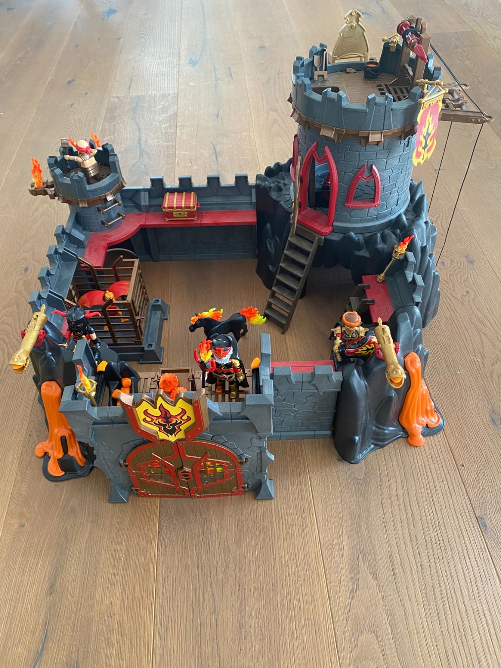 Playmobil Giocattoli: Château Playmobil – Usato da Fribourg venduto da douce-01