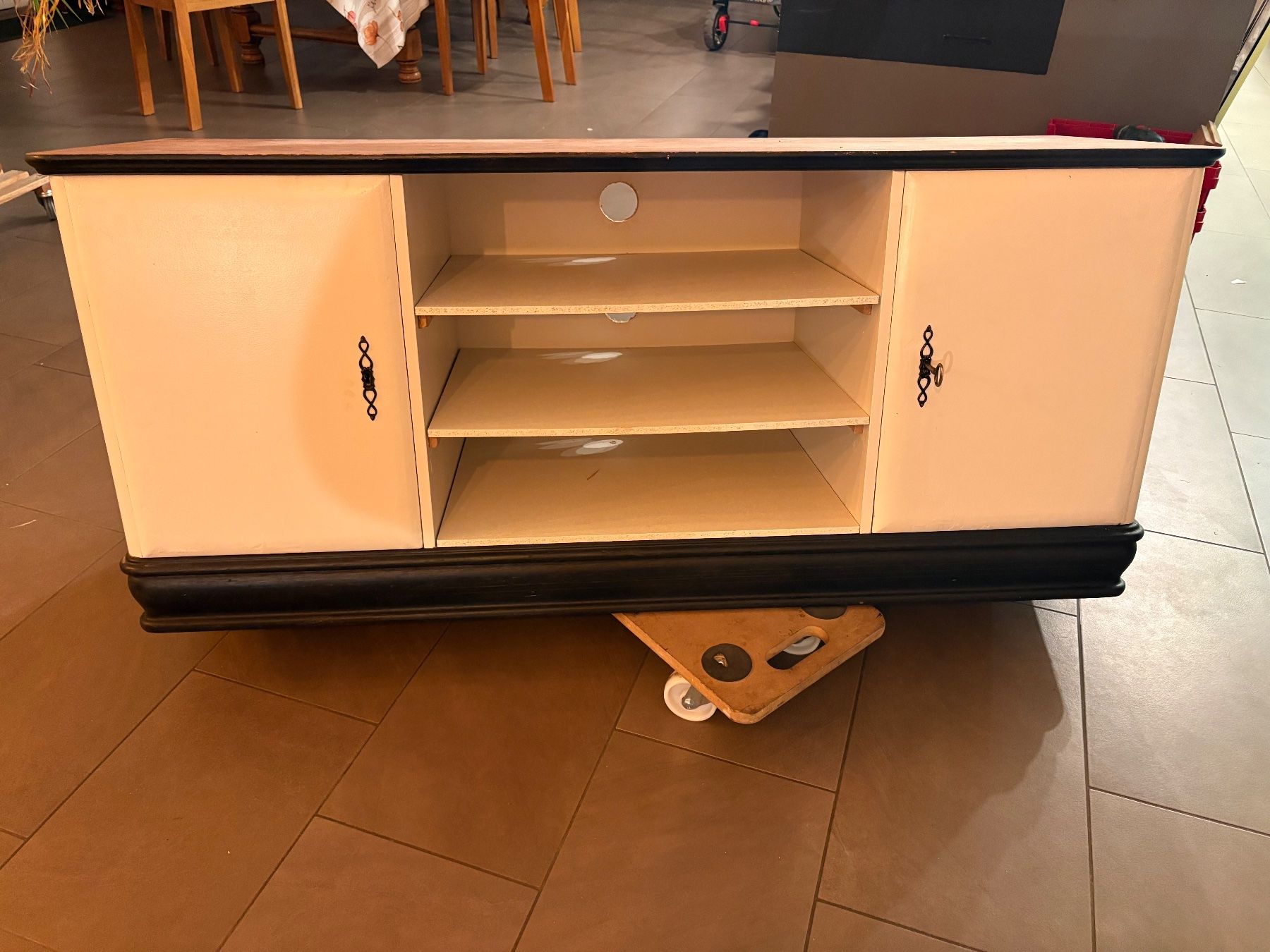 TV Möbel: Sideboard aus Holz mit Türen – Gebraucht aus Ehrendingen von leoman18 3