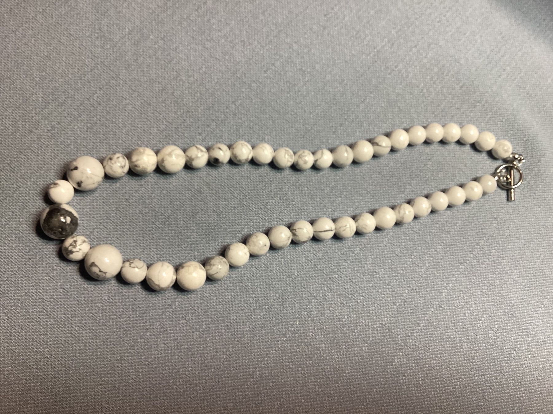Catenine: natürlicher Howlith - Edelstein Heilstein Kette – Nuovo e nell'imballaggio originale da Laax venduto da kri_95f5