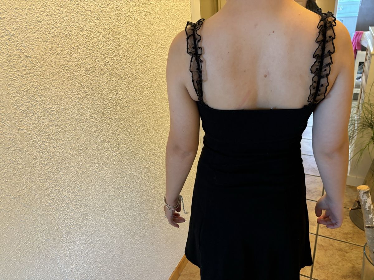 Vestiti: schwarzes Kleid mit hübschen Träger – Nuovo (secondo la descrizione) da Nürensdorf venduto da ali_qyh6 7