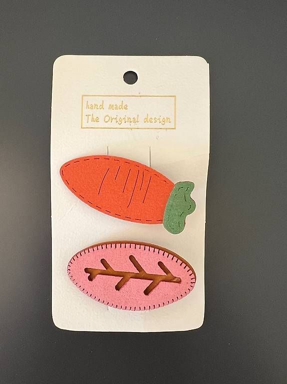 Accessori per capelli: Cute Handmade Carrot & Leaf Hair Clip Set – Usato da Auvernier venduto da cai_9v9y