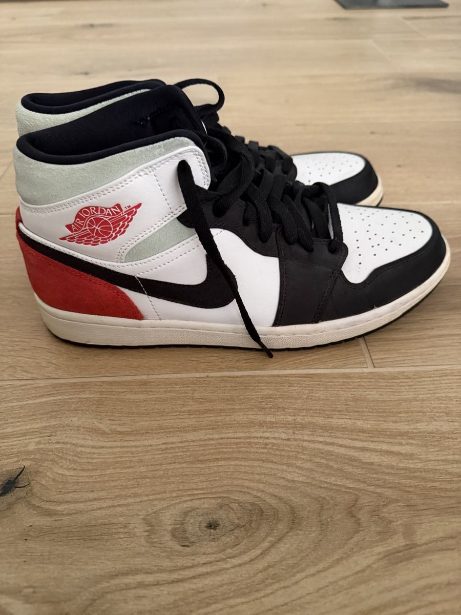 Jordan Chaussures hommes: Jordan 1 Mid SE Red Black Toe – D'occasion à Erlenbach ZH par Mattia777 1