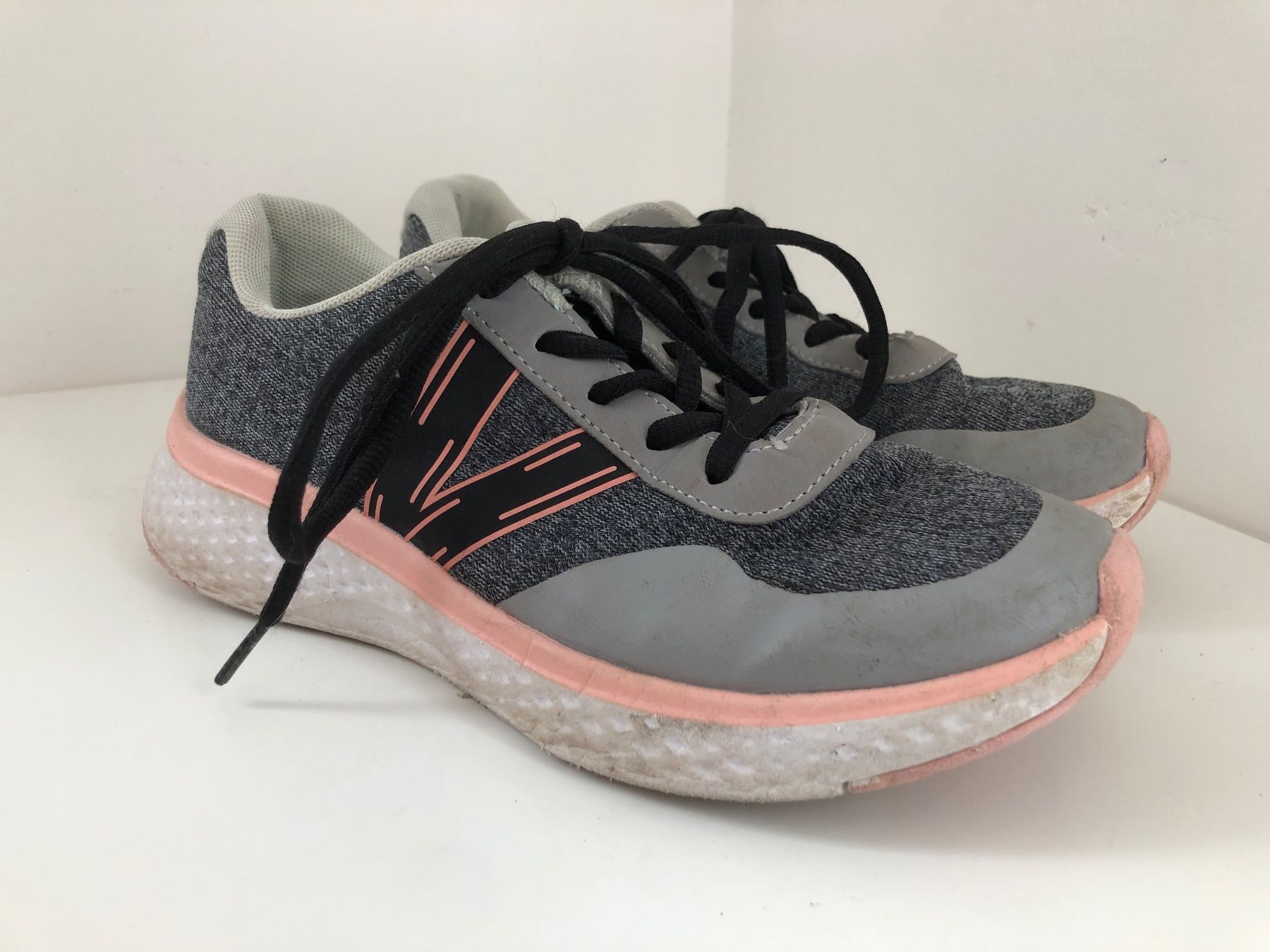 Schuhe für Mädchen: Vty Sneaker, Grösse EUR 36 – Gebraucht aus Wettingen von Chnoelleli 1