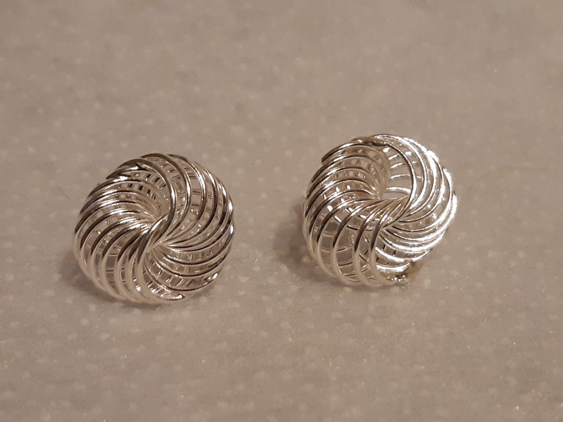 Ohrringe & -stecker: Ohrstecker Sterling Silber 925 Wire – Neu und originalverpackt aus Einsiedeln von My__Way
