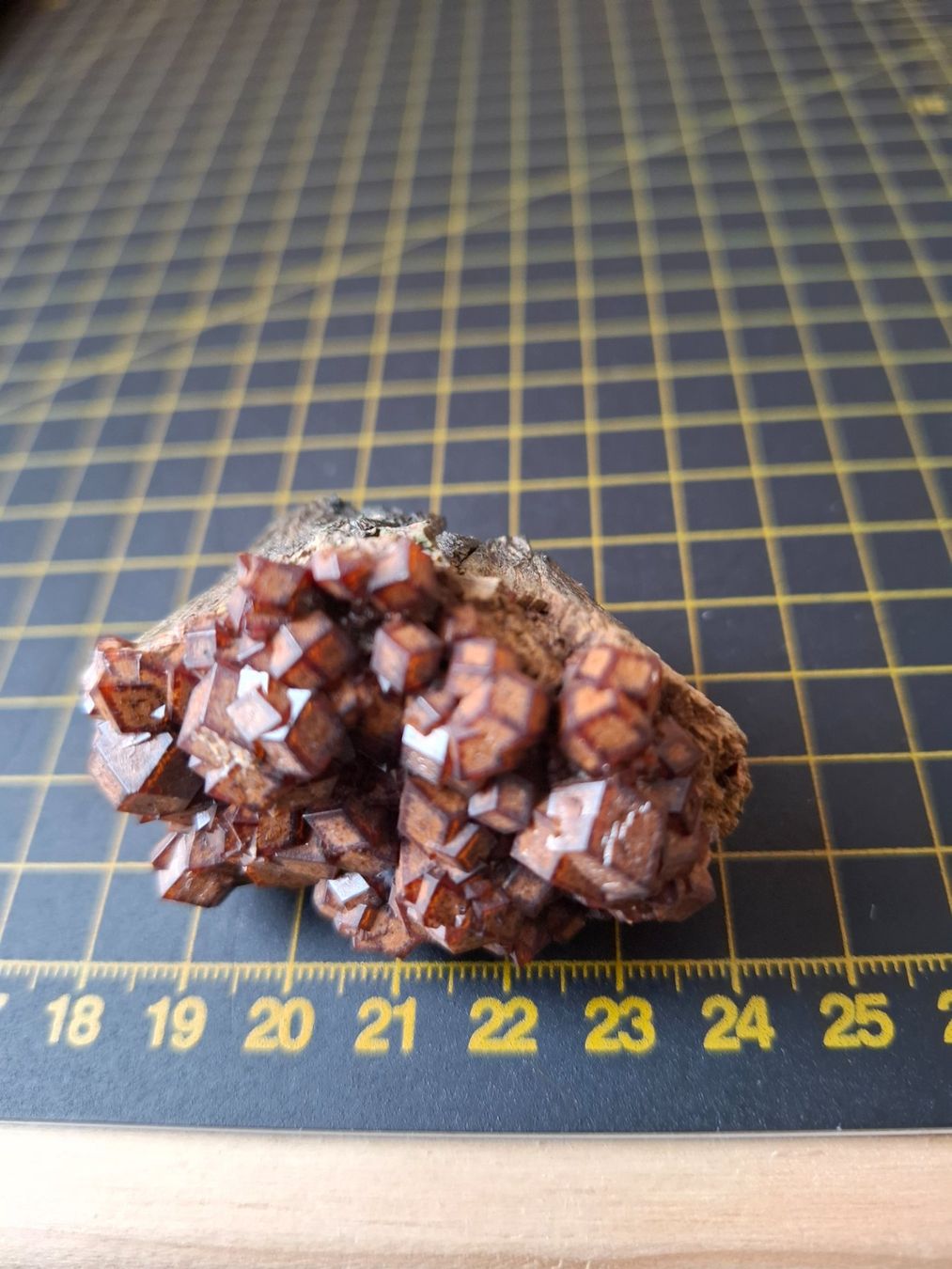 Minerali & Pietre curative: Andradit Granat ein Mineral – Usato da Zwieselberg venduto da Halifaxmendusli 1