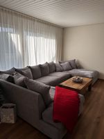 Grosses bequemes sofa grau. Nicht raucher Haushalt.