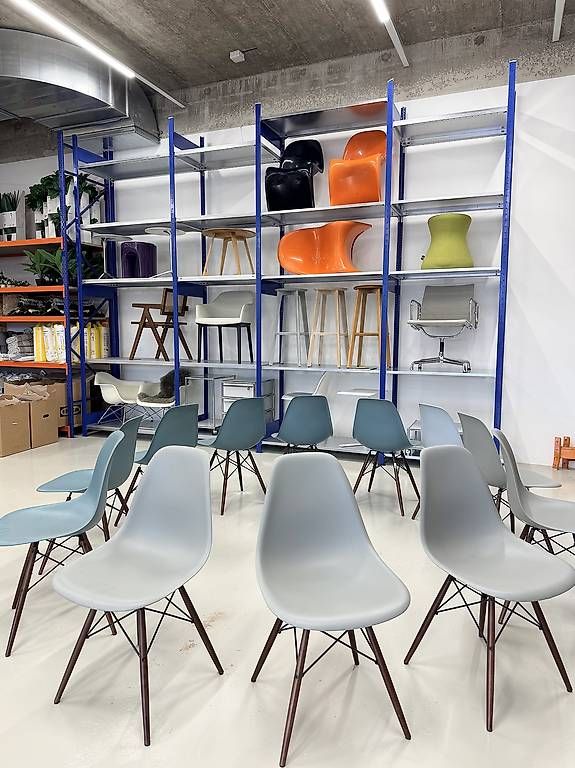 Stühle: VITRA Eames Plastic Chair DSW – Gebraucht aus Basel von used. 2