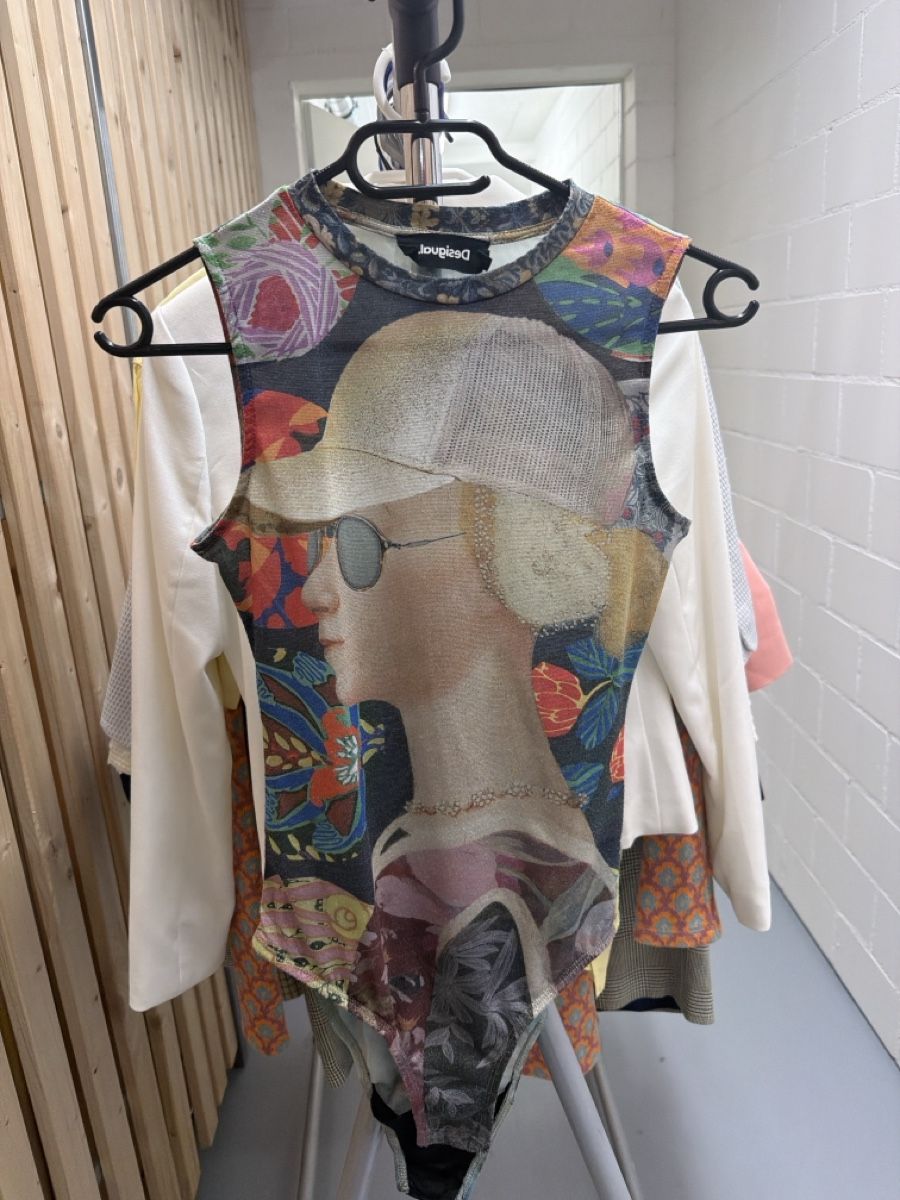 Desigual Top: Desigual Body ärmellos S – Usato da Samstagern venduto da UM94 1