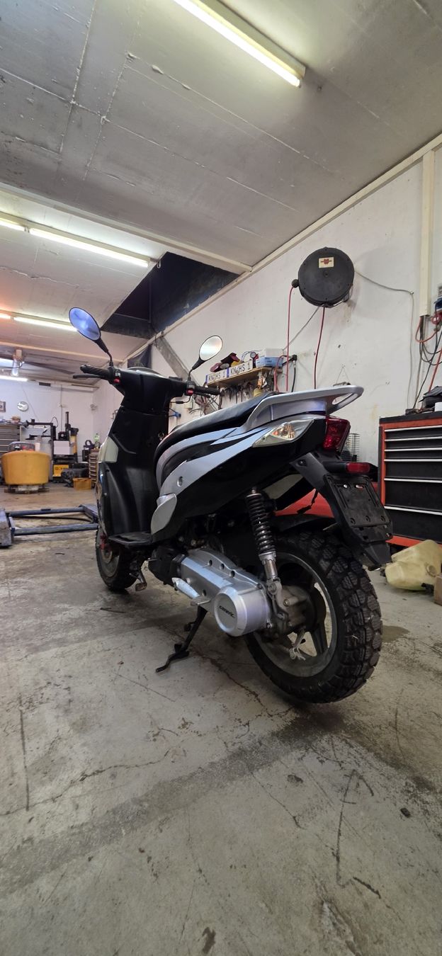 Generic / Ksr Moto Scooter: Ideo Generic 50ccm³ Roller – Difettoso da St.gallen venduto da Terence_Stettler 1