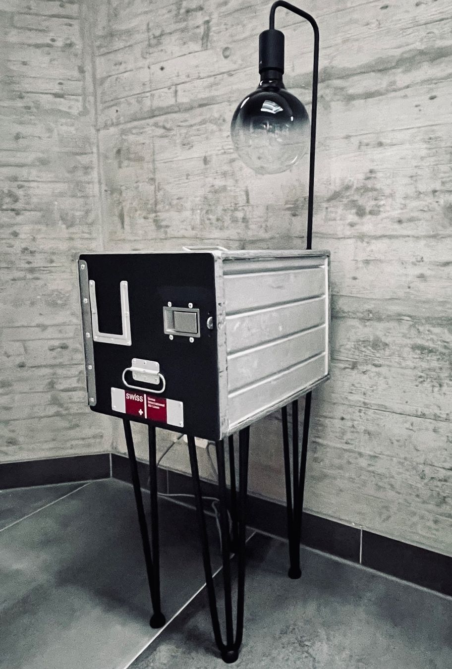 Sonstiges zu Aviatik: Swiss Flugzeugtrolley Designer Nachttisch – Neu und originalverpackt aus Fruthwilen von bodensee_manufaktur 4