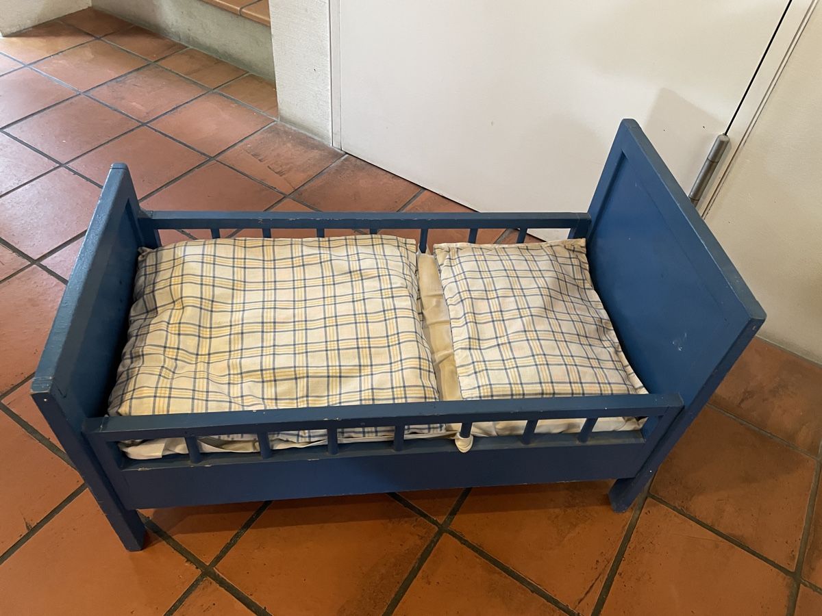 Giocattoli: Puppenbett – Usato da Chur venduto da Tobina