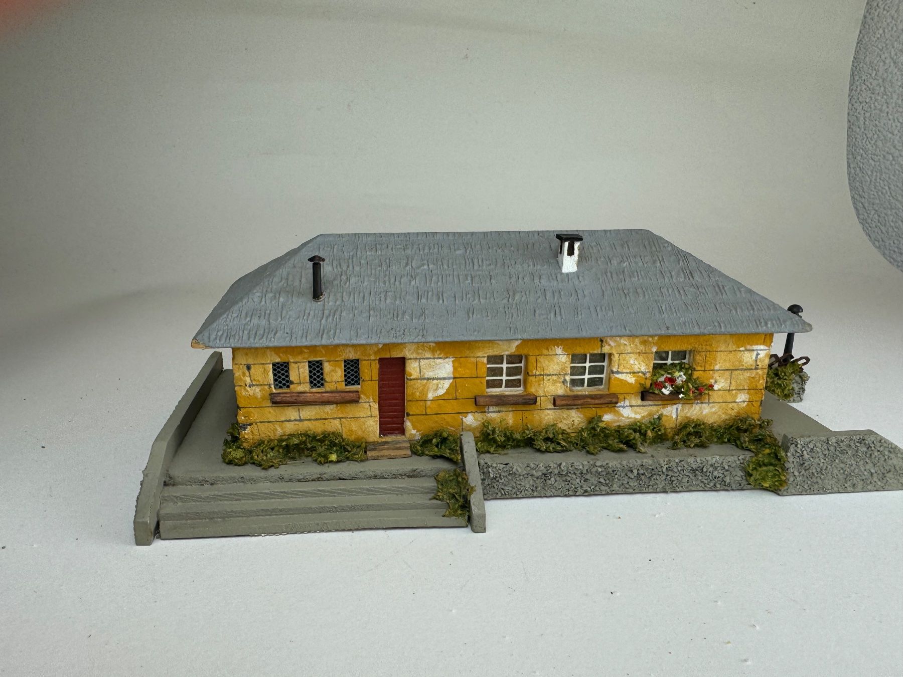 Faller Modelleisenbahnen: Faller Bahnhof Nr 104 Fertigmodell – Gebraucht aus Elm von Wikmtz 1
