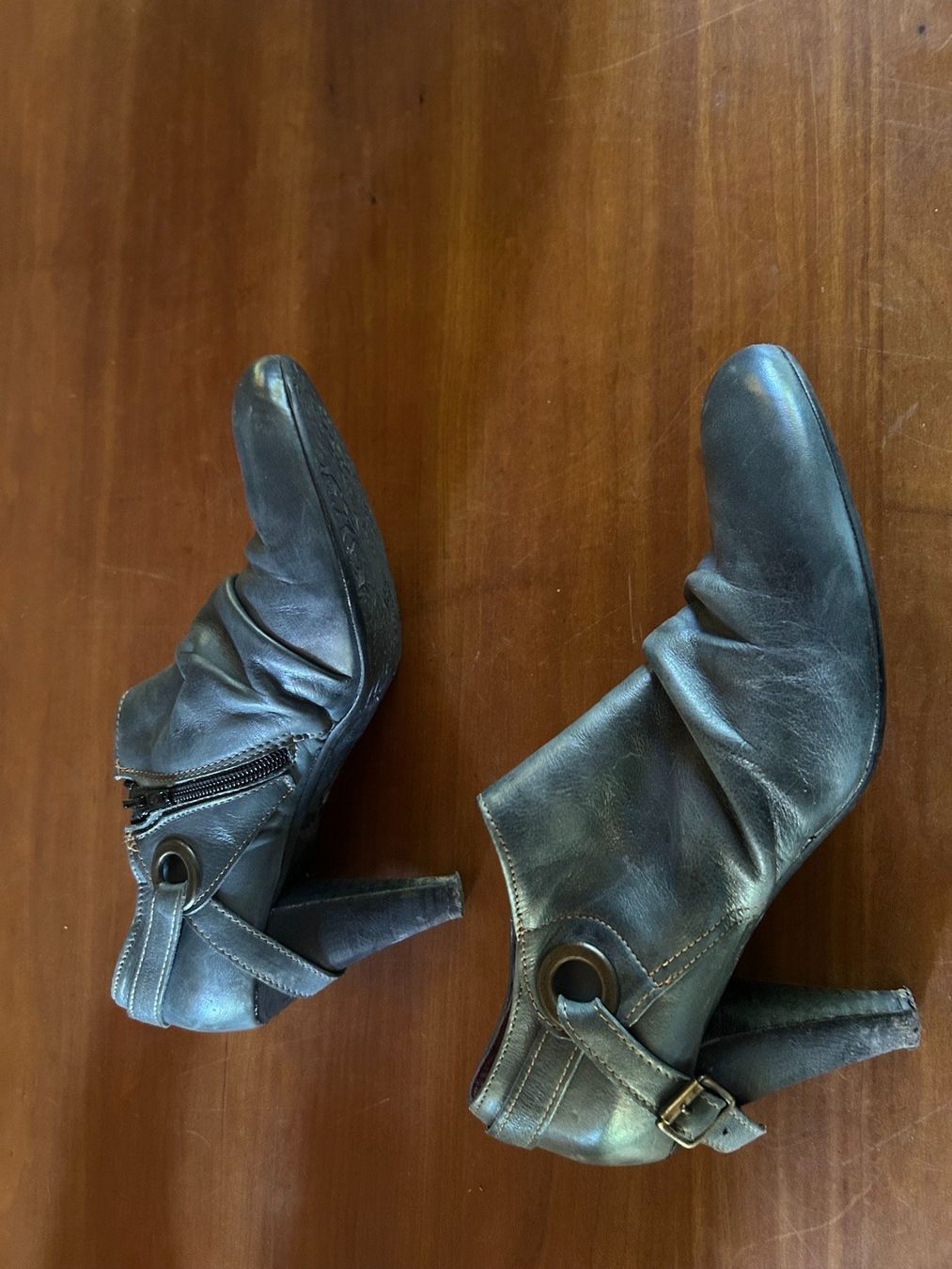 Scarpe da donna: LETIZIA FERRARI DESIGNER SCHUHE – Usato da Lohn-Ammannsegg venduto da Gurmetica