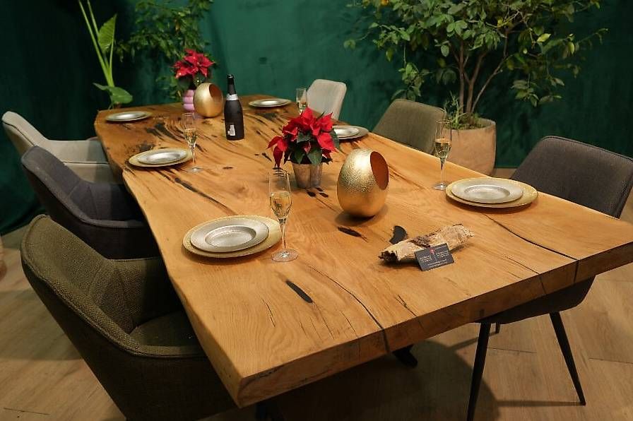 Tavoli: Unikat aus Eiche - Der Esstisch mit Charakter – Usato da Walchwil venduto da Swissdesign_Haag 6