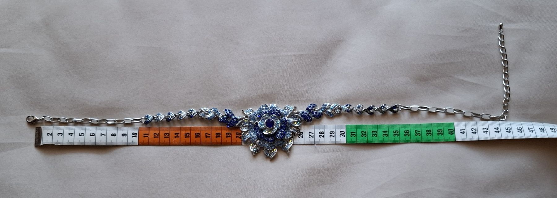 Catenine: Blaues Blumen-Collier mit vielen Strasssteinchen. – Usato da Dietikon venduto da Hirschkopf 6