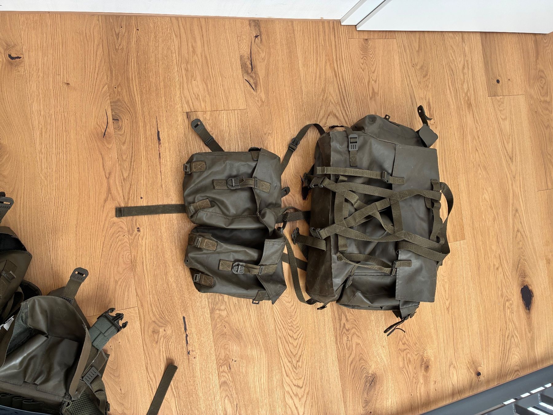 Schweizer Armee Taschen: Rucksack + Doppeltasche des GT – Gebraucht aus Oberiberg von reimet
