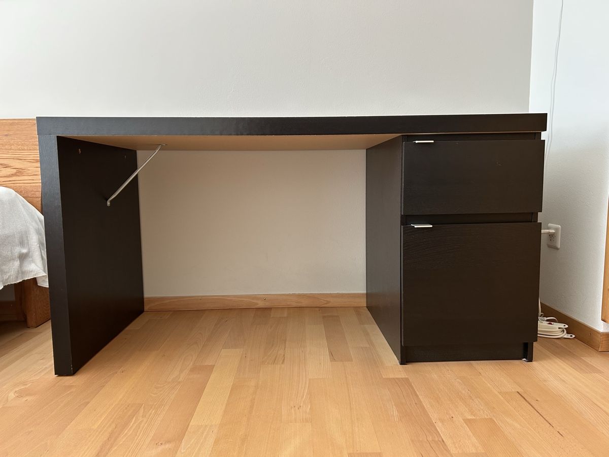 Ikea Bureaux: IKEA Schreibtisch schwarz mit Schublade – D'occasion à Oberrieden par bev01