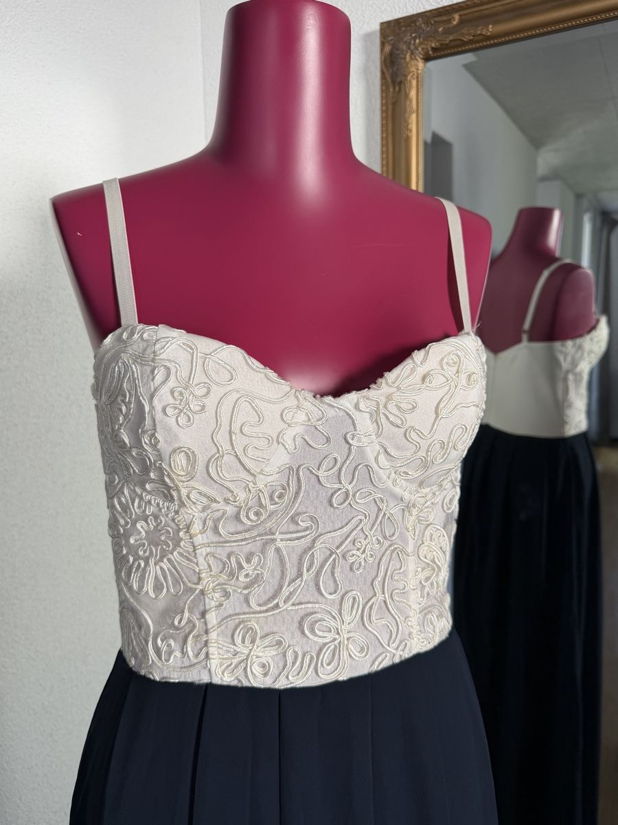 Vestiti: Elegantes Kleid – Usato da Niederuzwil venduto da Lisascloset