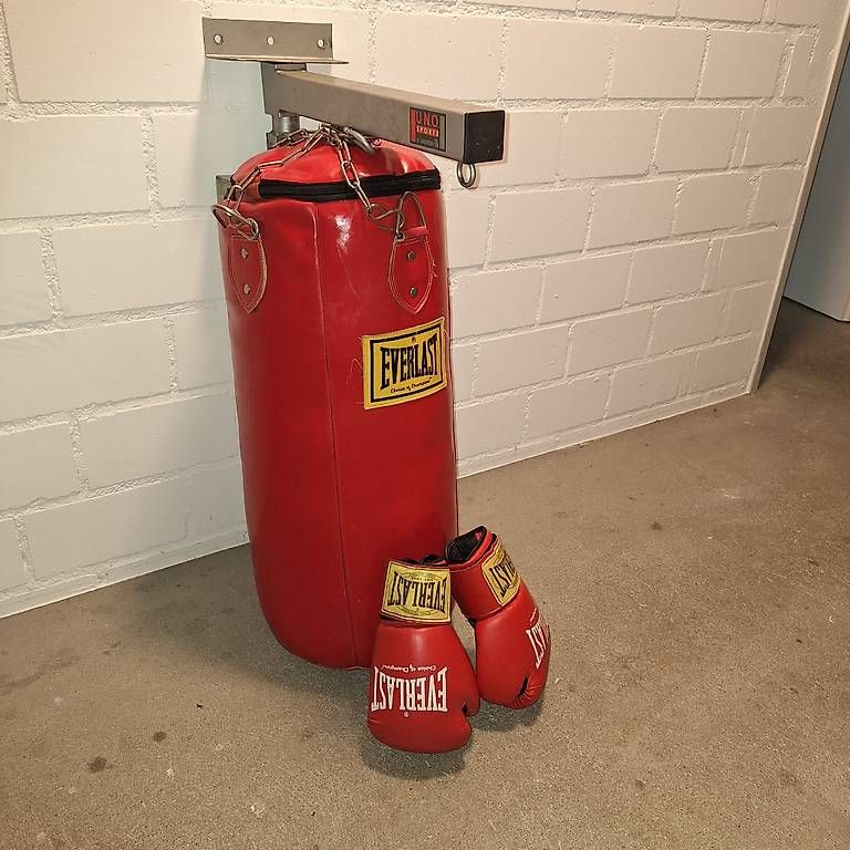 Sacchi da boxe: Boxsack , Boxhandschuh ,Aufhängevorrichtung – Usato da Ermatingen venduto da arr_7yxq
