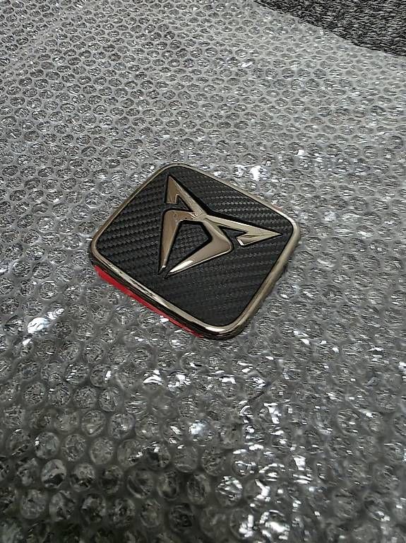 Accessori per altri veicoli: Cupra Emblem BAT Neu – Usato da Scherzingen venduto da mar_s5yr 1