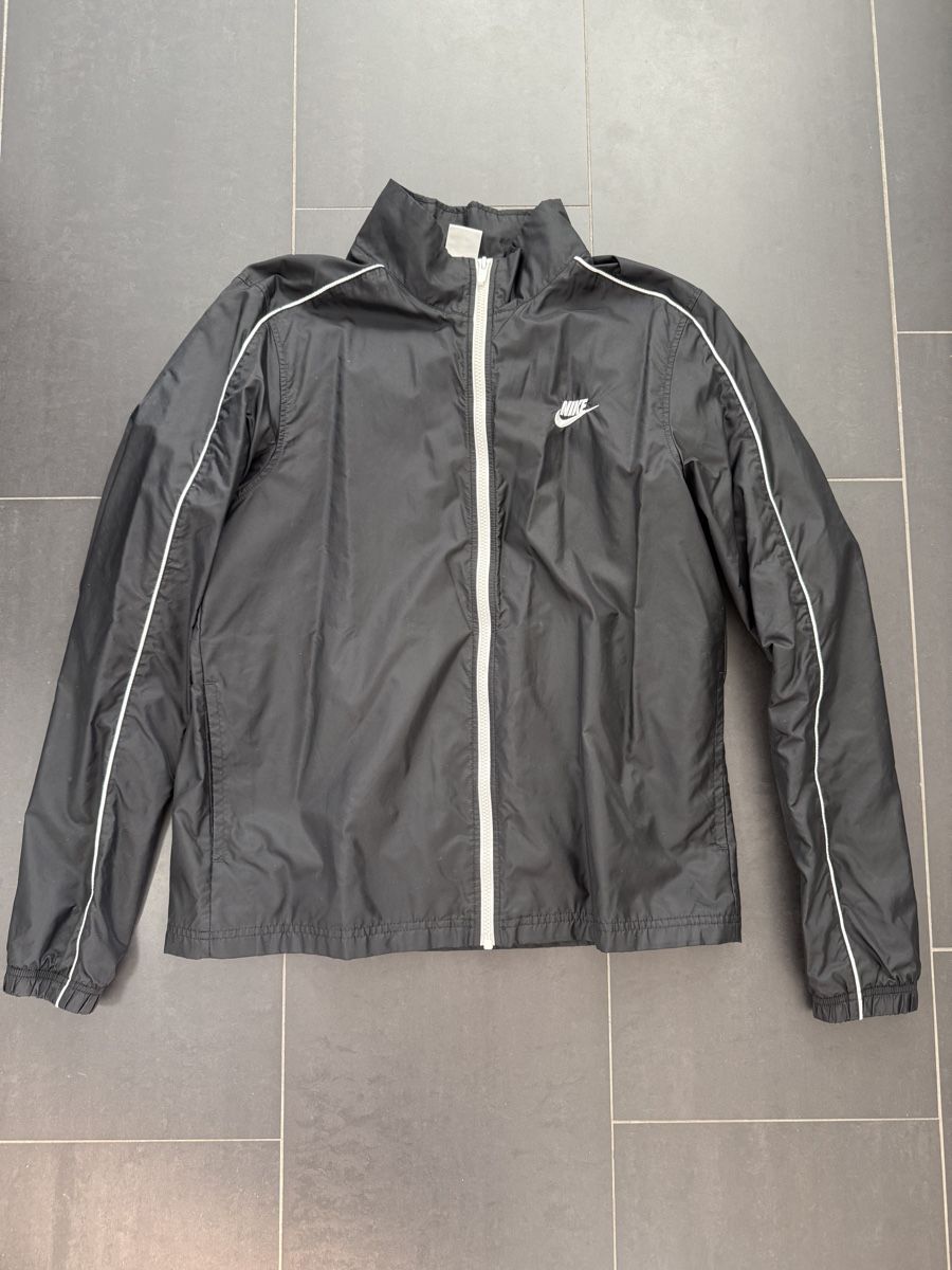 Nike Giacche: Nike Trainingsjacke L – Usato da Adliswil venduto da misdemeanor2