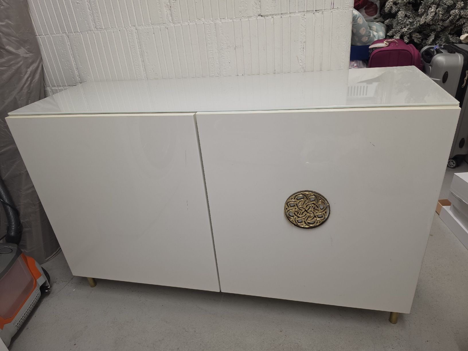 Ikea Kommoden: Kommode weiss mit Glasplatte Ikea Besta – Gebraucht aus Matzingen von FashionLady2