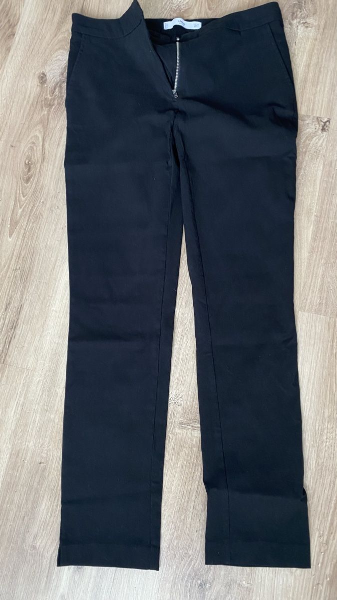 Mango Pantaloni: Schwarze Mango Hose 40 – Usato da Magden venduto da Gondwina