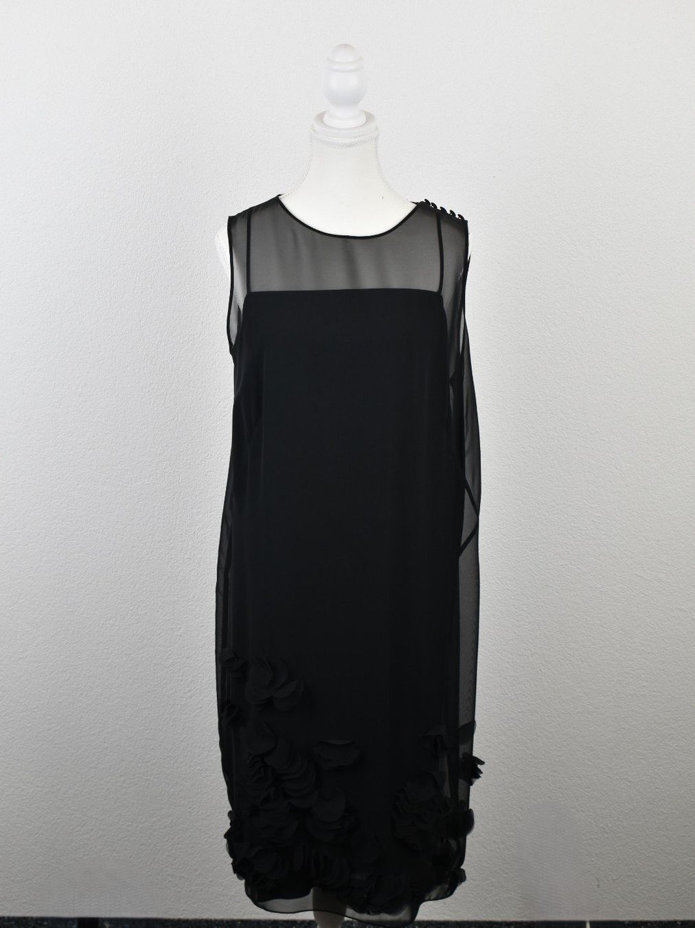Akris Vestiti: Akris Kleid, Gr.42, schwarz mit Stoffblüten – Usato da Nürensdorf venduto da 2ND_STORY 1