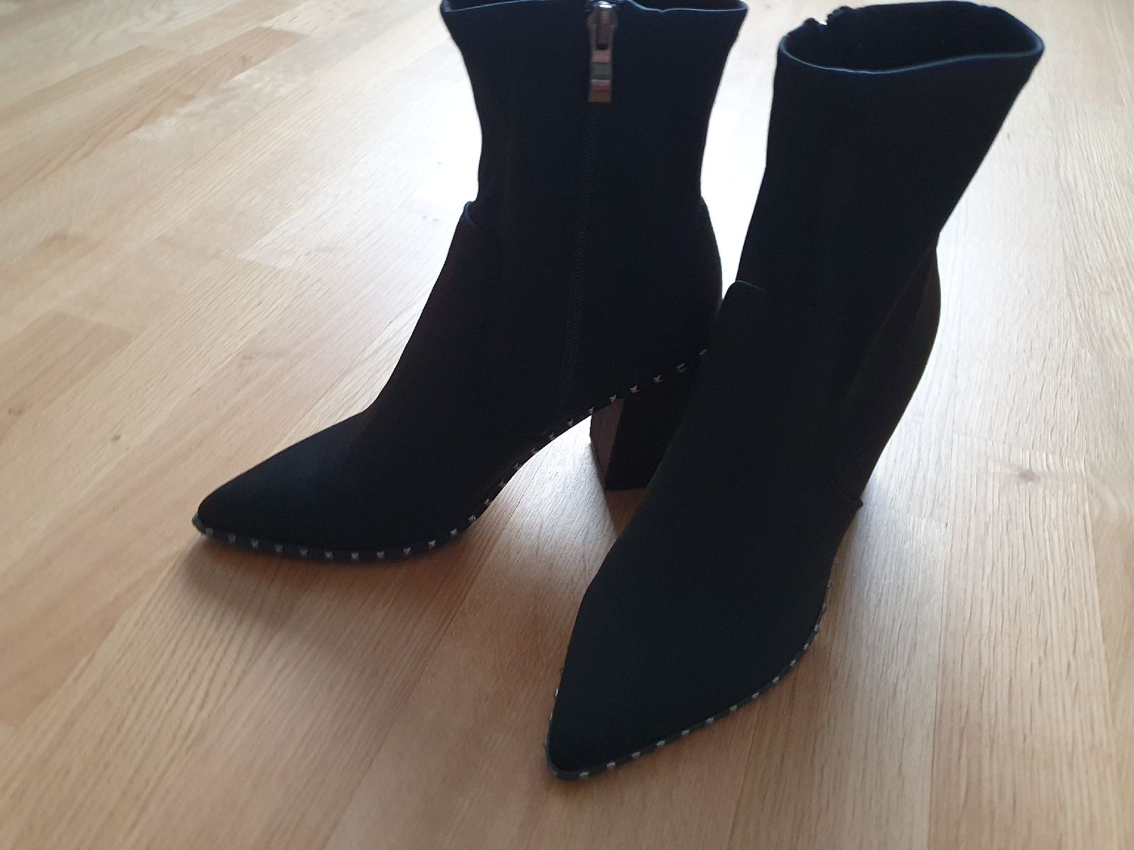 Damenschuhe: Alma en pena Stiefelette mit Nieten – Neu (gemäss Beschreibung) aus Wettingen von __Dom__ 3
