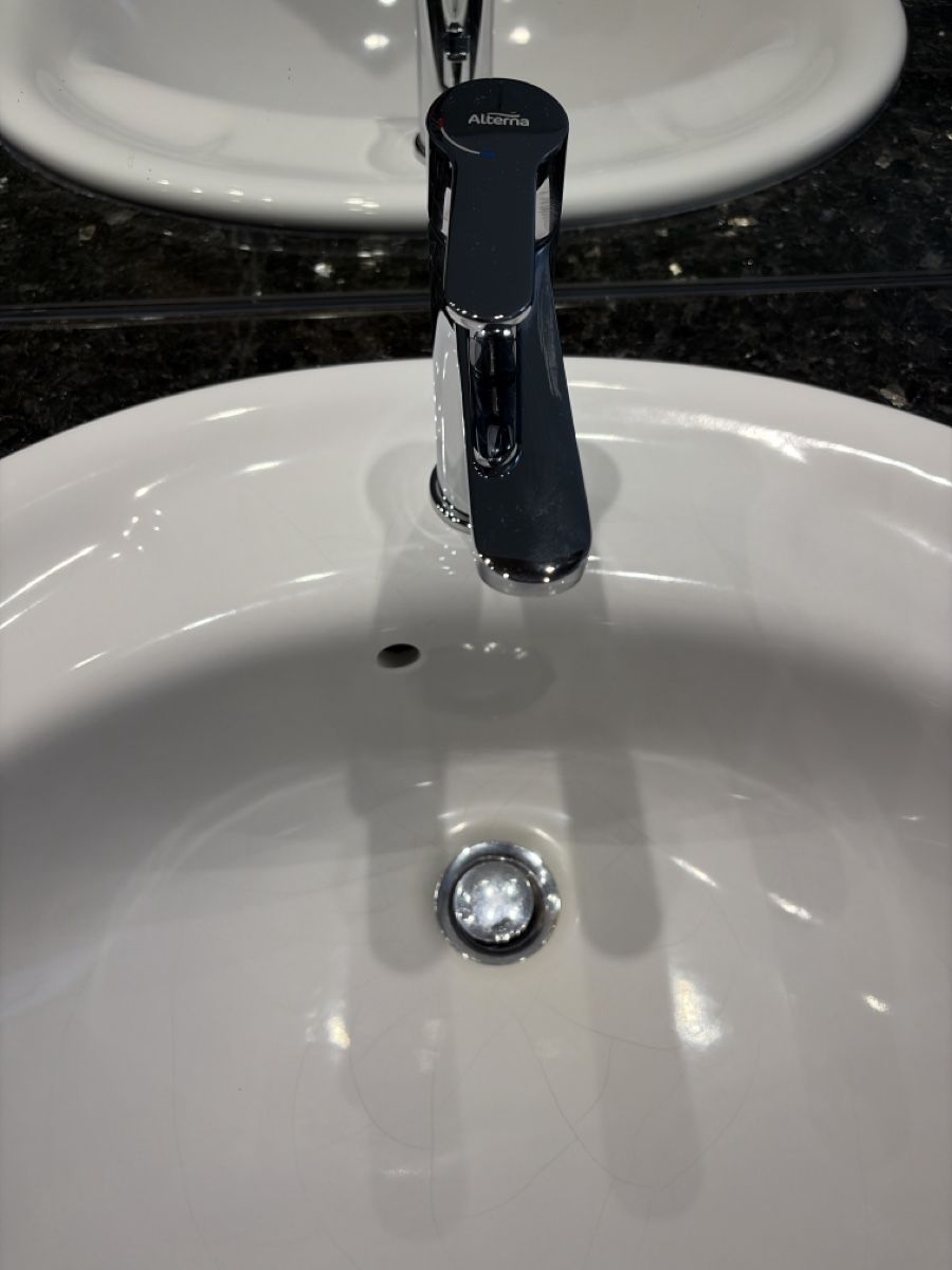 Mobili per bagno: Waschtisch mit Granitplatte & Holzfronten & Lampen – Usato da Uitikon Waldegg venduto da Kebo01 5