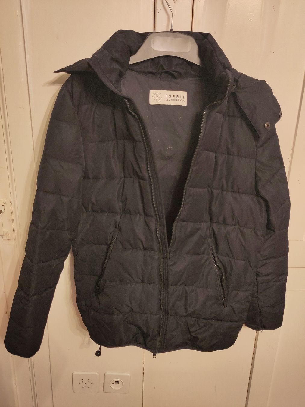 Esprit Giacche: Schwarze Winterjacke von Esprit Grösse M – Usato da Stans venduto da Maesi0
