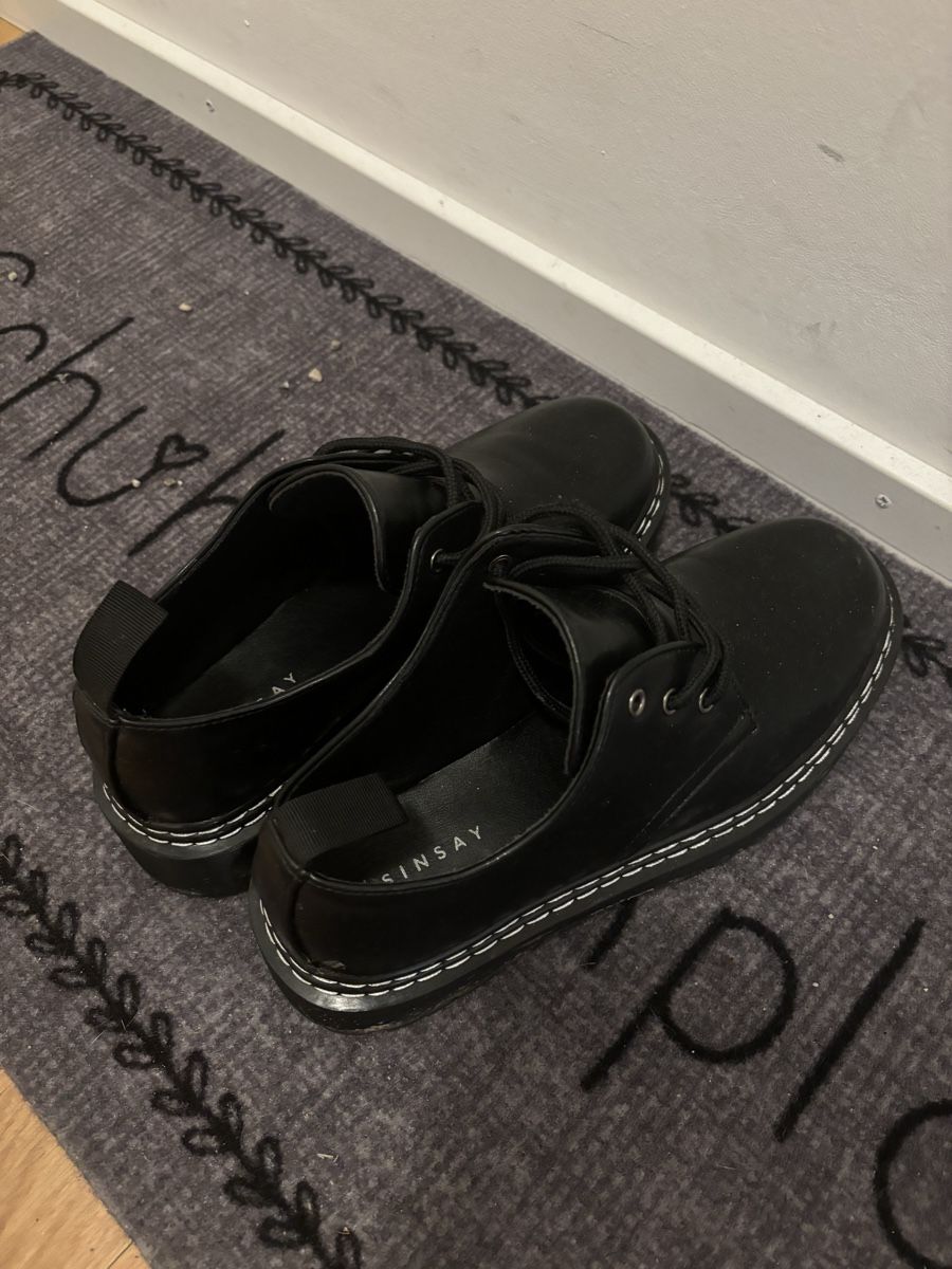 Scarpe da donna: Schuhe Sinsay gr 39 schwarz – Usato da Basel venduto da ukhtyy