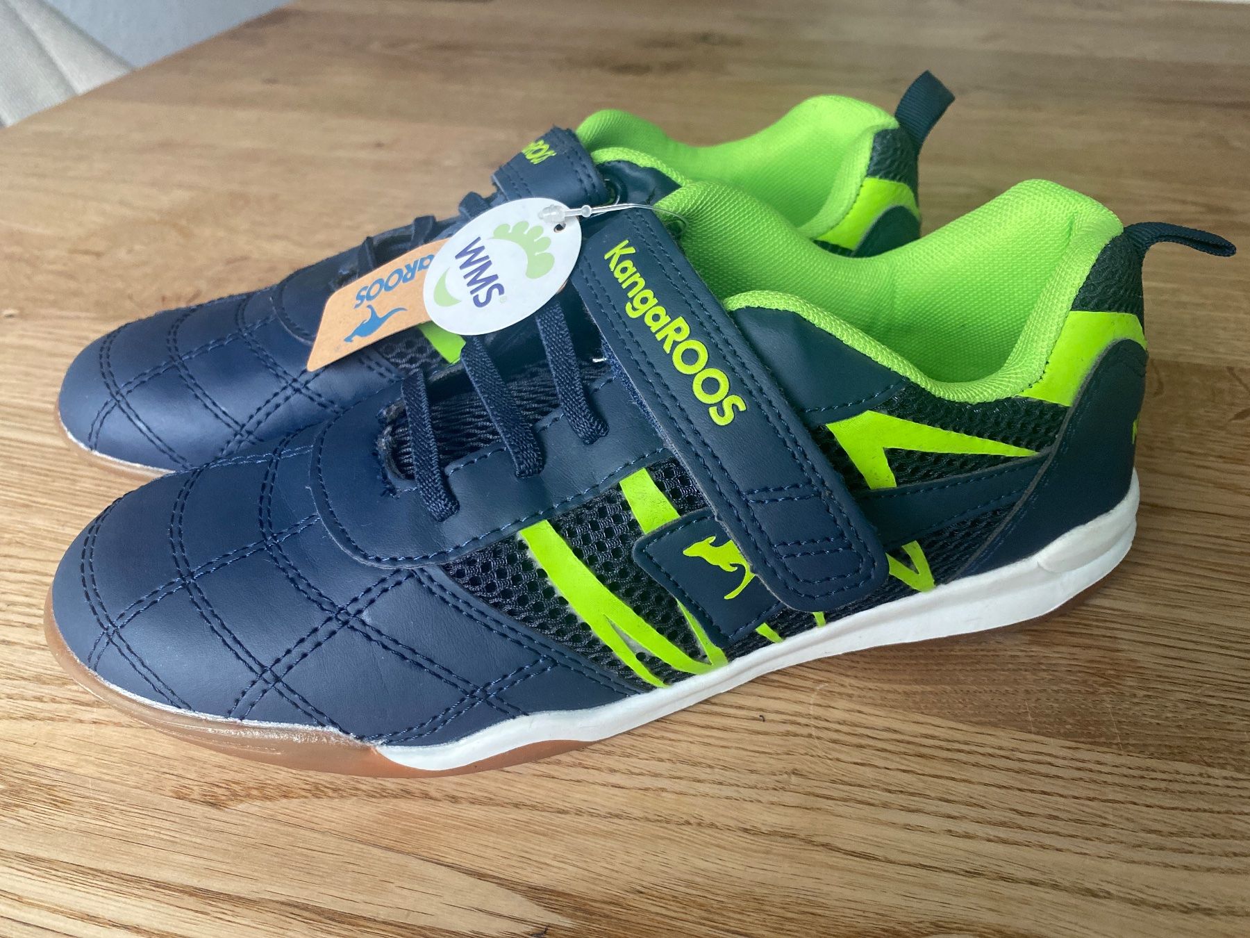 Scarpe da uomo: Kangaroos Kinderschuhe Grösse 38 – Usato da BALGACH venduto da Mgo0 1