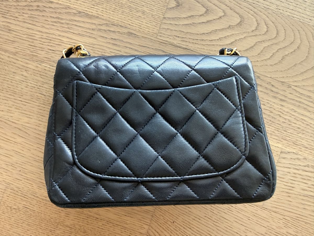 Chanel Sacs femmes: Vintage Chanel Mini Square Flap in Navy – D'occasion à Uster par ursonja01 1