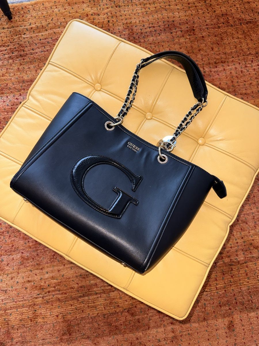 Guess Borse da donna: Guess Handtasche schwarz – Usato da St. Gallen venduto da Elia750