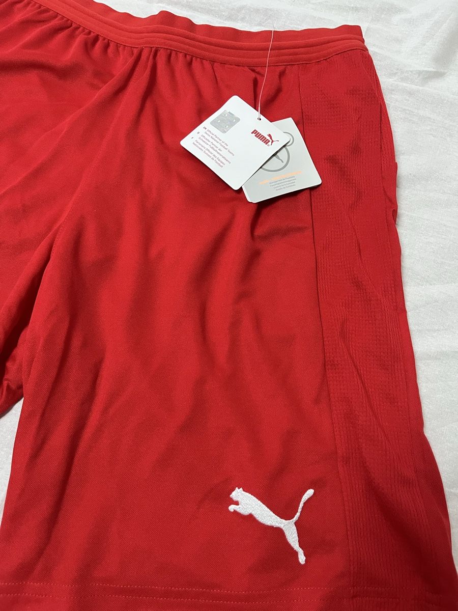 Puma Pantaloni: Short Puma Suisse  Neuf – Nuovo e nell'imballaggio originale da Les Avanchets venduto da lunedeneige.shop 2