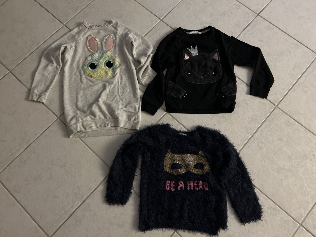 Pulls et sweat-shirts: Pullover Gr 122/128 – D'occasion à Lostorf par Venice16