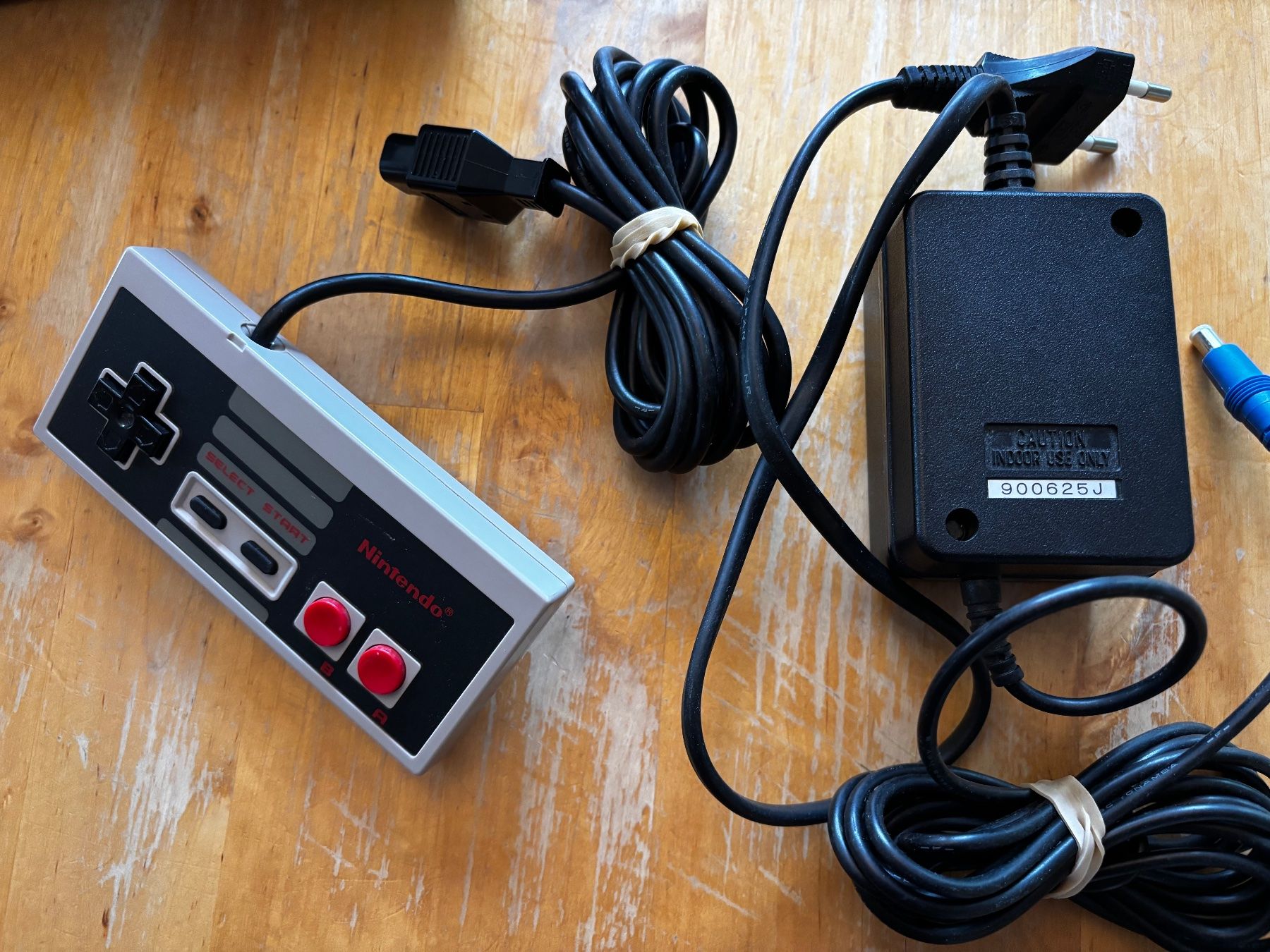 Nintendo Consoles: NES Konsole mit 1 Controller – D'occasion à Frenkendorf par gelbeZinnie 1