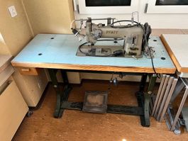 Industrie Nähmaschine Pfaff mit Untergestell gebraucht