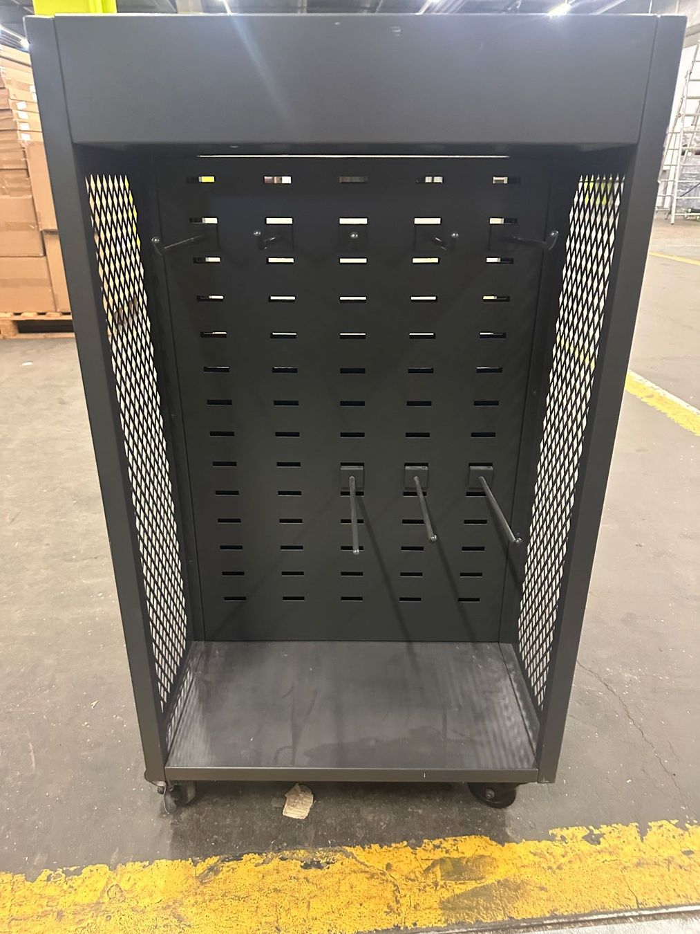 Altro in Decorazioni & Accessori: Metall-Display / Verkaufsständer mit Rollen – Usato da Pfungen venduto da PapaJoy17 1