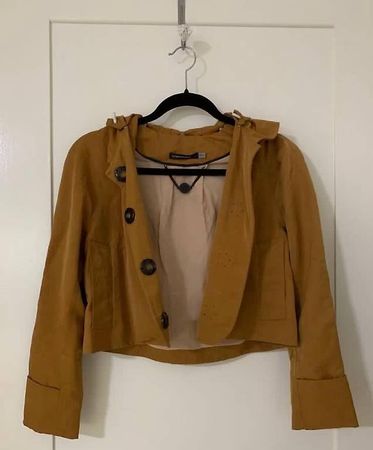 Stilvolle Übergangsjacke Gr. 36 mit Kapuze