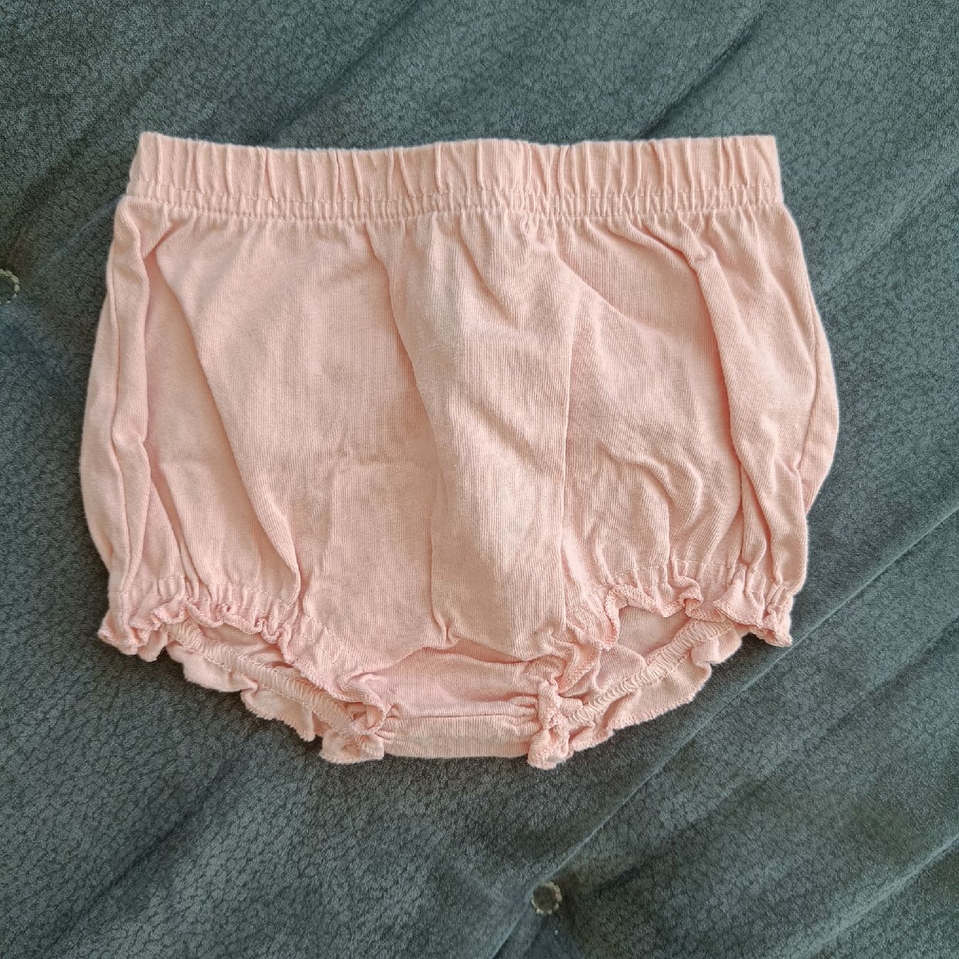 Pantalons: Shorts Grösse 68 – D'occasion à Jaberg par urig17.
