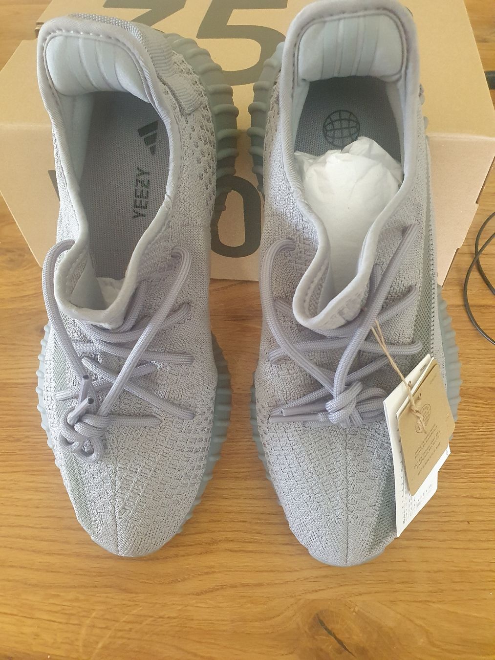 Adidas Scarpe da uomo: YEEZY BOOST 350 V2 – Nuovo e nell'imballaggio originale da Fribourg venduto da Air_i7891 2
