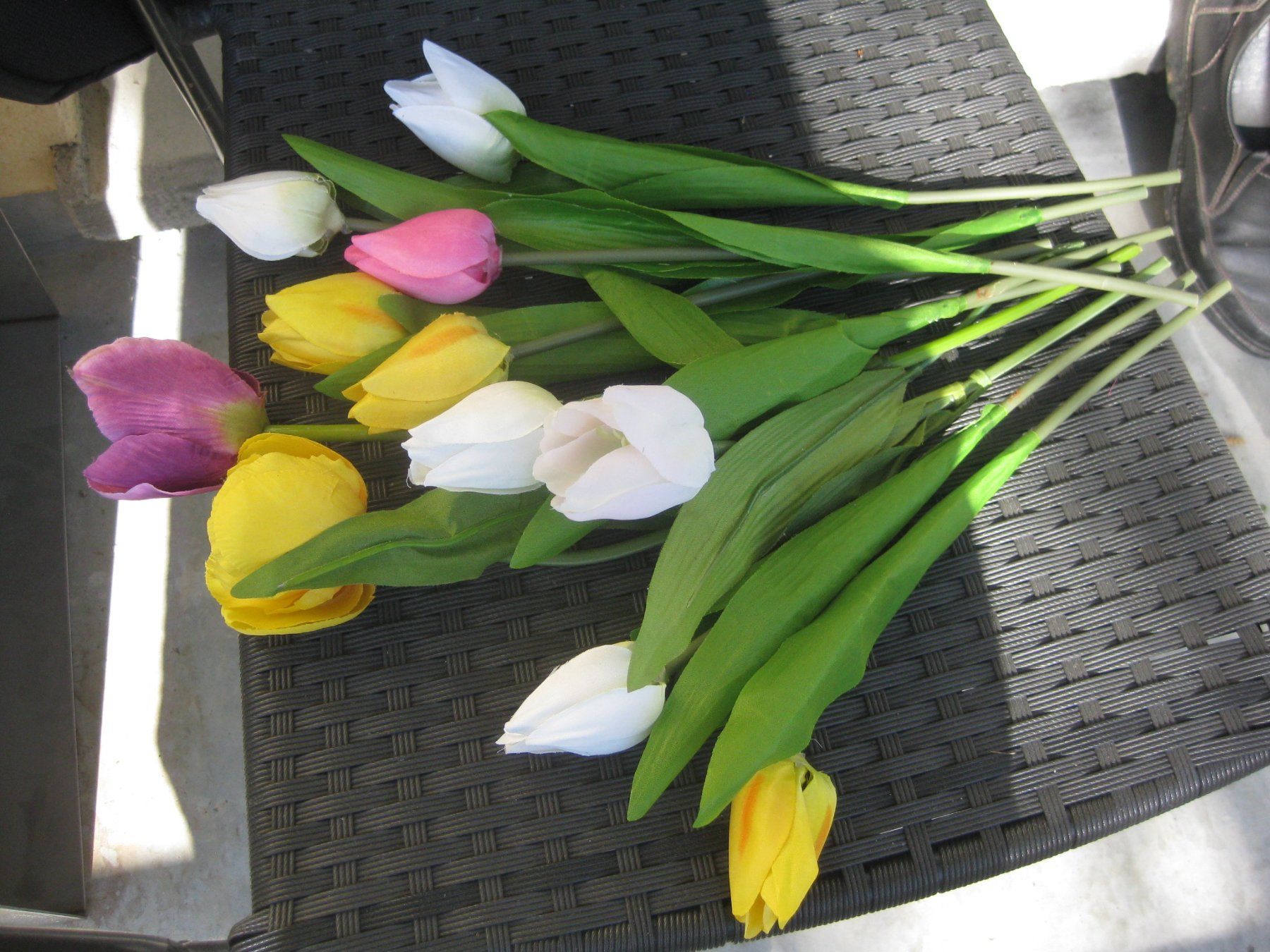Pflanzen & Samen: 11 schöne künsliche Tulpen – Gebraucht aus Romanshorn von Wazoohandlung 2