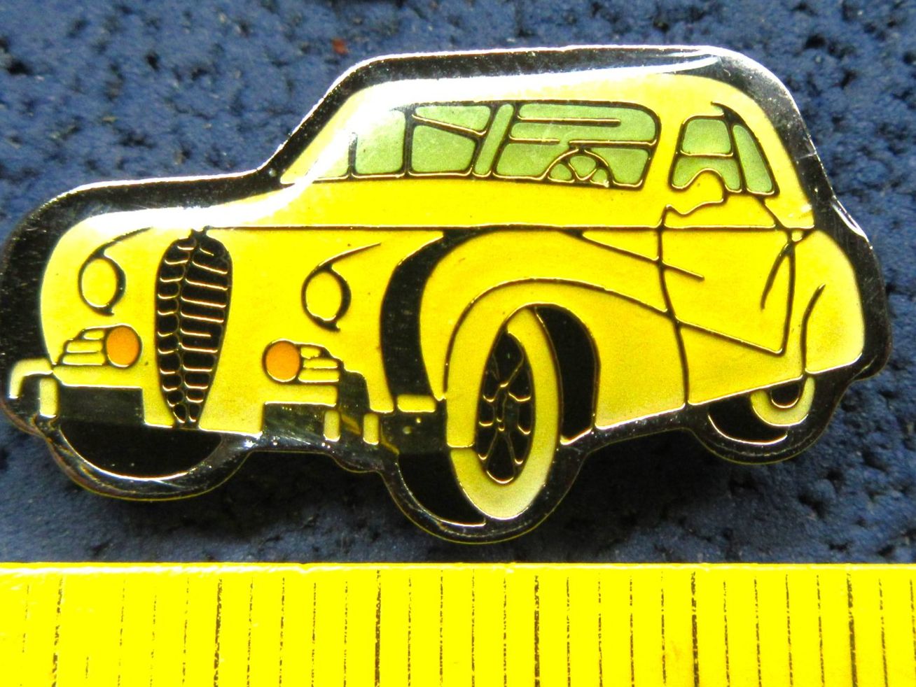 Austin Plaketten & Abzeichen: AUSTIN AUTO OLDTIMER PIN GLASIERT – Gebraucht aus Ettingen von Hausi4711 1